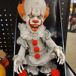 Spirit Halloween - Pennywise