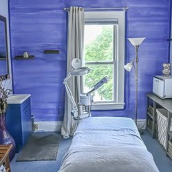 Pure Massage & Holistic Spa - Facial treatment room