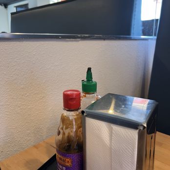 Bốn Mùa | Vietnamese Restaurant - Fly on hot sauce bottle - Vietnamese Near Me - Sacramento, California