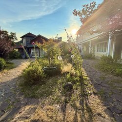 A Massage by the Sea - Pathway to studio.