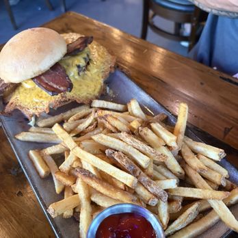 Reno Bar and Grill - Reno burger with bacon - Comfort Food Near Me - Reno, Nevada Reno Bar and Grill - Reno burger with bacon - Comfort Food Near Me - Reno, Nevada