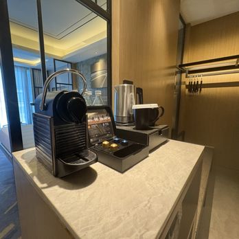 Hilton Manila - Hotels Near Me - Pasay, NCR Hilton Manila - Hotels Near Me - Pasay, NCR