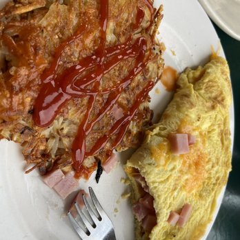 CJ's Kitchen & Grille - Omelette and hash browns. - American Near Me - Pensacola, Florida CJ's Kitchen & Grille - Omelette and hash browns. - American Near Me - Pensacola, Florida