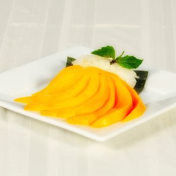 Chilli Thai - sliced mangoes on a white plate - Thai Near Me - Irving, Texas
