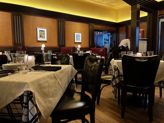 Gibsons Bar & Steakhouse by null