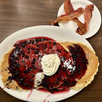 Bob Evans - Blueberry pancakes and bacon - Breakfast & Brunch Near Me - Washington, Pennsylvania Bob Evans - Blueberry pancakes and bacon - Breakfast & Brunch Near Me - Washington, Pennsylvania