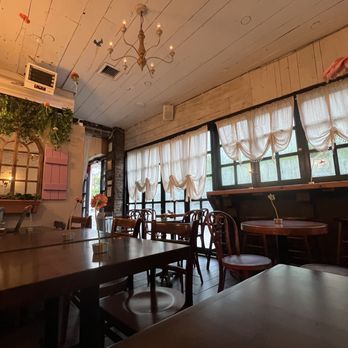 Dialogue Coffee & Flowers - Coffee & Tea Near Me - New York, New York