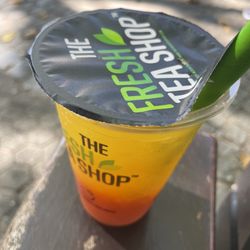 The Fresh Tea Shop - Mango tea with passion fruit bubbles