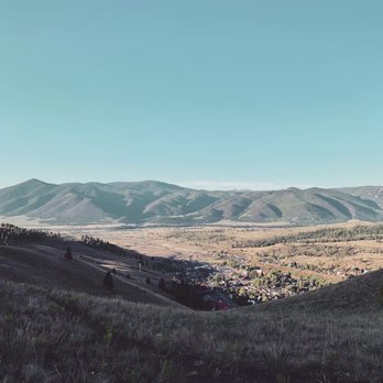 Cascada Cabins - There's a rocky peak that looks over the town of Creede on the trail. - Hotels Near Me - Creede, Colorado