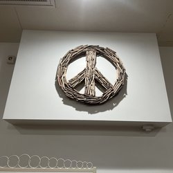 Very COOL decor!!! I LOVE PEACE SIGNS!!!