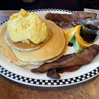 Black Bear Diner Katy - The Volcano (1710-1750 cals.) with no sausage, extra bacon - Diners Near Me - Katy, Texas