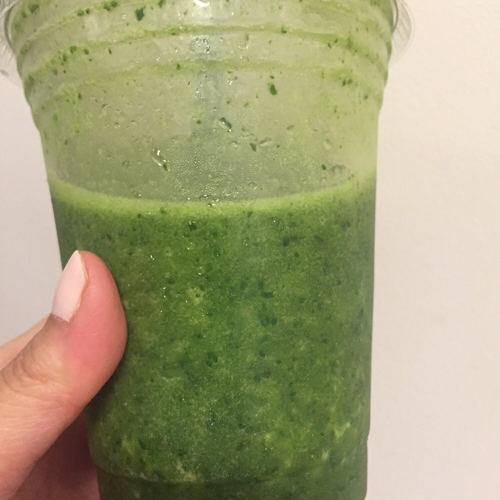 downgrade their blender...? Or person who made this never seen what a green smoothie should looks like when purchased in juice shop. downgrade their blender...? Or person who made this never seen what a green smoothie should looks like when purchased in juice shop.