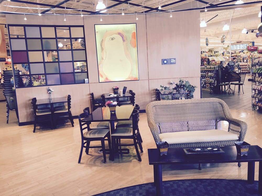 Marketplace Cafe At Giant Foods Logo