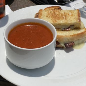 Great Hall Bar - grilled cheese and tomato soup - Cocktail Bars Near Me - Asheville, North Carolina Great Hall Bar - grilled cheese and tomato soup - Cocktail Bars Near Me - Asheville, North Carolina