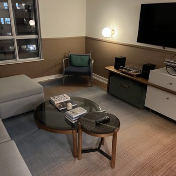 Kimpton Saint George Hotel - King suite living room. - Hotels Near Me - Toronto, Ontario Kimpton Saint George Hotel - King suite living room. - Hotels Near Me - Toronto, Ontario