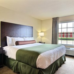 Cobblestone Hotel & Suites - Crookston