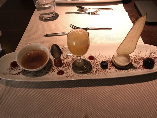 En Japanese kitchen & Sake bar by null