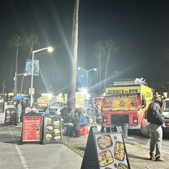 Hyatt Regency Long Beach - Local food trucks - Hotels Near Me - Long Beach, California Hyatt Regency Long Beach - Local food trucks - Hotels Near Me - Long Beach, California