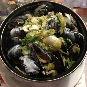 Bierbrasserie Cambrinus - Mussels in curry - Beer Bar Near Me - Bruges, VWV Bierbrasserie Cambrinus - Mussels in curry - Beer Bar Near Me - Bruges, VWV