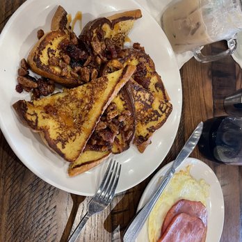 Another Broken Egg Cafe - Pecan French toast - Breakfast & Brunch Near Me - Winter Park, Florida