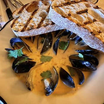 Bar Cecil - Mussels - Cocktail Bars Near Me - Palm Springs, California Bar Cecil - Mussels - Cocktail Bars Near Me - Palm Springs, California