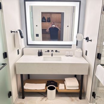 Limelight Mammoth - Bathroom - Hotels Near Me - Mammoth Lakes, California