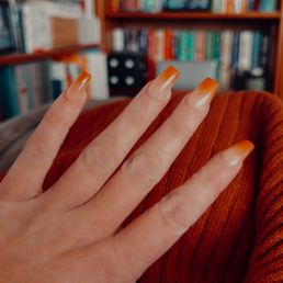 Acrylic full set - nude with airbrushed orange tips