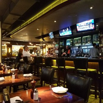 Ecco - Nice bar and dining area. Secluded enough that you forget you're in a concourse. - Mediterranean Near Me - Atlanta, Georgia