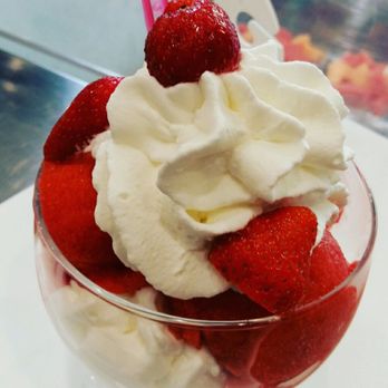 Frullalà - Fragole con panna - Ice Cream & Frozen Yogurt Near Me - Rome, RM