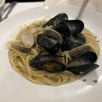 Gino's Restaurant - Linguine with Baby Clams and Mussels - Pizza Near Me - Brooklyn, New York Gino's Restaurant - Linguine with Baby Clams and Mussels - Pizza Near Me - Brooklyn, New York
