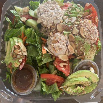 Vida Juice - Tina salad with sesame dressing. Amazing! - Desserts Near Me - Long Beach, California Vida Juice - Tina salad with sesame dressing. Amazing! - Desserts Near Me - Long Beach, California