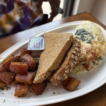 The Nest Craft - Egg white omelette with potatoes and sourdough toast - Breakfast & Brunch Near Me - Dallas, Texas The Nest Craft - Egg white omelette with potatoes and sourdough toast - Breakfast & Brunch Near Me - Dallas, Texas