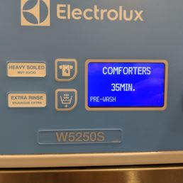 Washer Panel - Hot/Medium/Cold/Comforter settings by knob (outside picture) and Heavy Soil, Extra Rinse settings Washer Panel - Hot/Medium/Cold/Comforter settings by knob (outside picture) and Heavy Soil, Extra Rinse settings