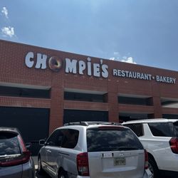 Chompie's - Outside