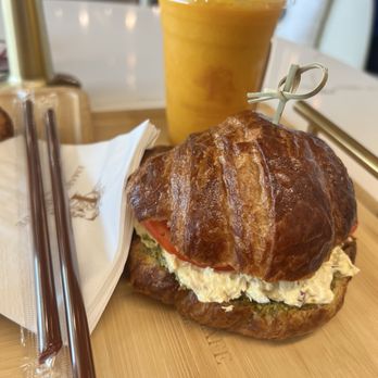 Emari Roast Cafe - Tunacado and Mango smoothie - Cafes Near Me - Troy, Michigan Emari Roast Cafe - Tunacado and Mango smoothie - Cafes Near Me - Troy, Michigan