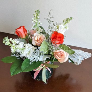 La Garza Blooms - CUTE size, warm palette, white, blush, orange - Floral Designers Near Me La Garza Blooms - CUTE size, warm palette, white, blush, orange - Floral Designers Near Me