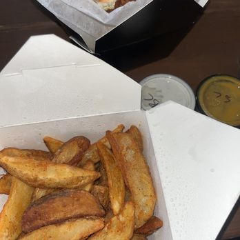 Fryer's Roadside - Chicken Shop Near Me - Silver Spring, Maryland