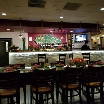 Bua Thai Restaurant - Tables for large groups and bar with beer and wine - Thai Near Me - Aurora, Colorado Bua Thai Restaurant - Tables for large groups and bar with beer and wine - Thai Near Me - Aurora, Colorado