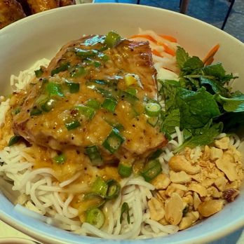 An Di Dzo - Salmon vermicelli. A different spin on a classic recipe was fire! - Vietnamese Near Me - Honolulu, Hawaii