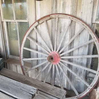 Poteet Country Winery - an old wagon wheel - Wineries Near Me - Poteet, Texas Poteet Country Winery - an old wagon wheel - Wineries Near Me - Poteet, Texas
