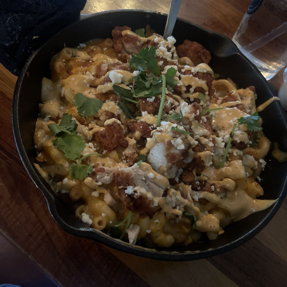 The Backyard - Elote Mac with fried chicken - American Near Me - Seabrook, Texas The Backyard - Elote Mac with fried chicken - American Near Me - Seabrook, Texas
