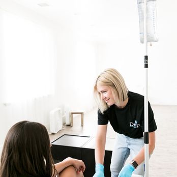 Drp IV - Lehi - Nurse assisting an IV therapy patient - IV Hydration Near Me Drp IV - Lehi - Nurse assisting an IV therapy patient - IV Hydration Near Me