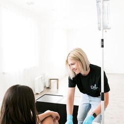 Drp IV - Lehi - Nurse assisting an IV therapy patient