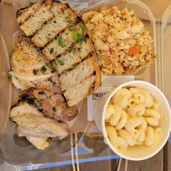 Urban Plates - Chicken with mac&cheese, cauliflower rice, baguette - New American Near Me - Dublin, California Urban Plates - Chicken with mac&cheese, cauliflower rice, baguette - New American Near Me - Dublin, California