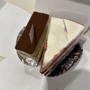 85°C Bakery Cafe-Simi Valley - Red velvet and classic tiramisu - Coffee & Tea Near Me - Simi Valley, California 85°C Bakery Cafe-Simi Valley - Red velvet and classic tiramisu - Coffee & Tea Near Me - Simi Valley, California