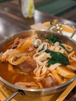 Lucky House Seafood Asian by null