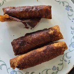 Chen's Wok - A disgusting egg roll cooked in OLD OIL