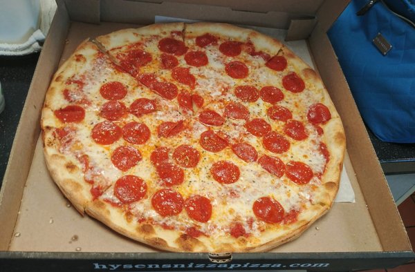 Hysen's Nizza Pizza by null