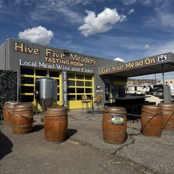 Hive Five Meadery - Outside seating - Meaderies Near Me - Kingman, Arizona Hive Five Meadery - Outside seating - Meaderies Near Me - Kingman, Arizona
