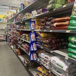 Dollar General - Pet goods